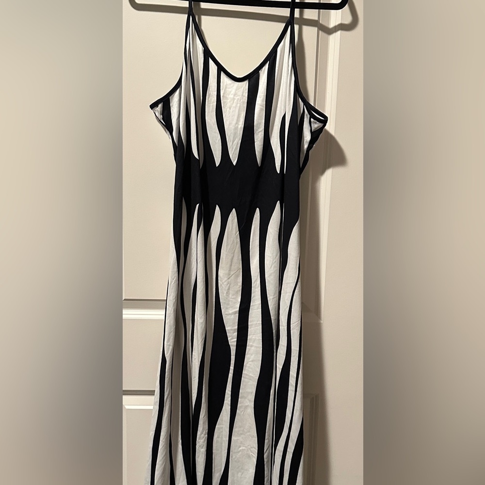 Black & White Sleeveless Maxi Dress